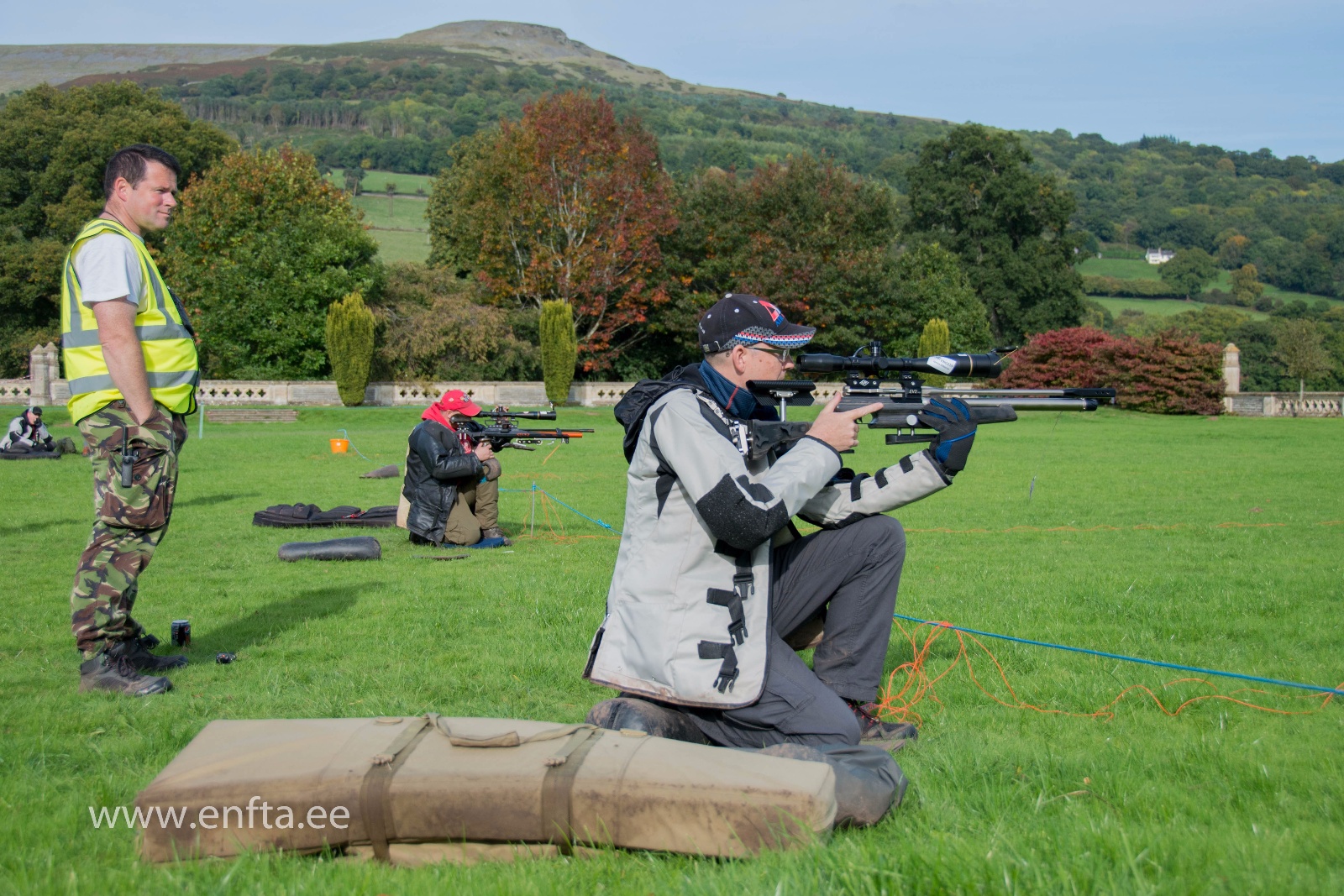 753 Second round kneeling